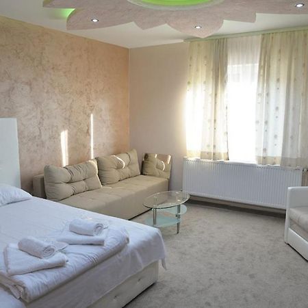 Villa Lunar Lux Крушевац Экстерьер фото