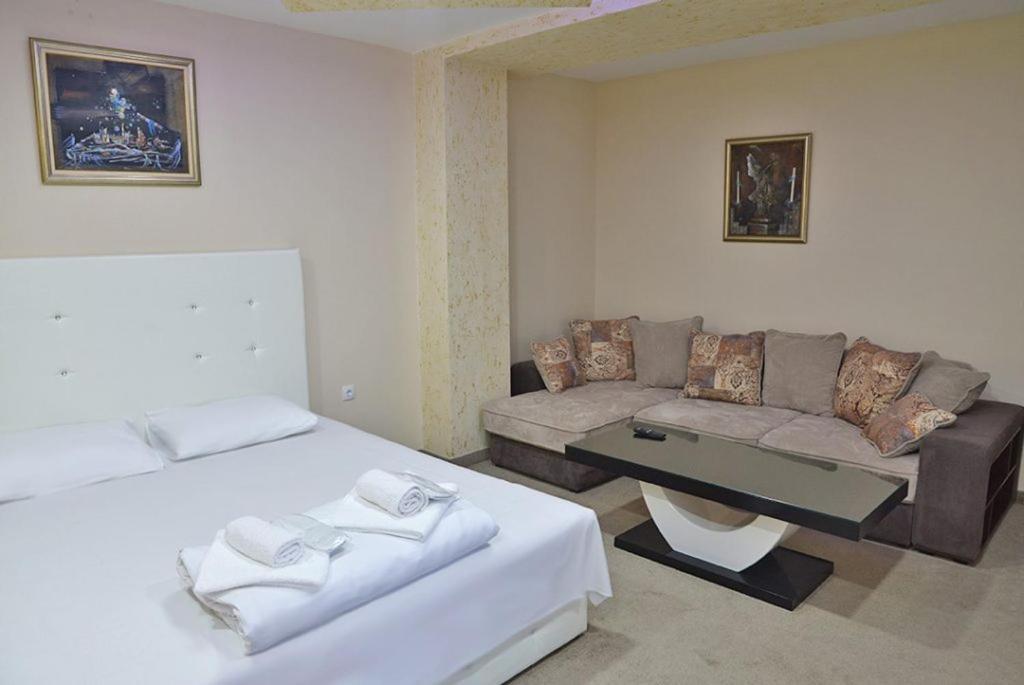 Villa Lunar Lux Крушевац Экстерьер фото
