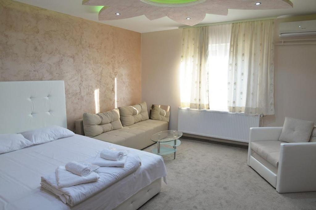 Villa Lunar Lux Крушевац Экстерьер фото